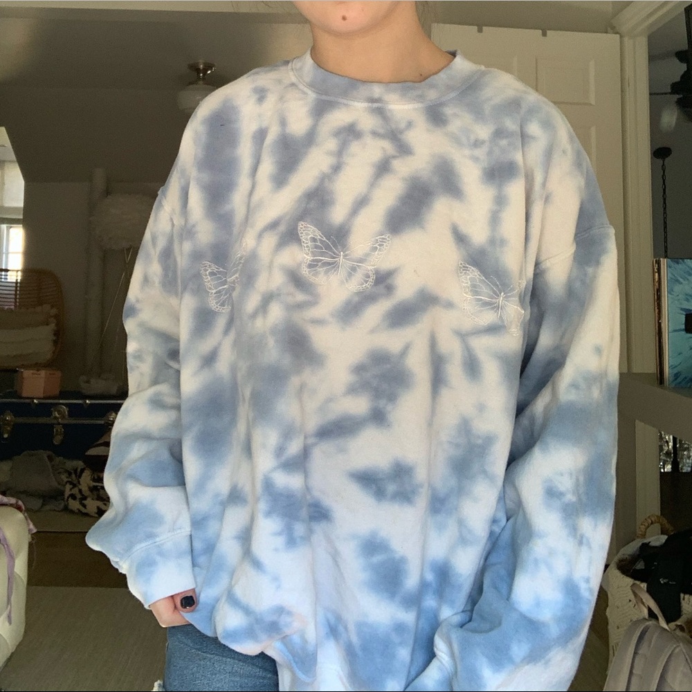Butterfly Embroidered Crewneck